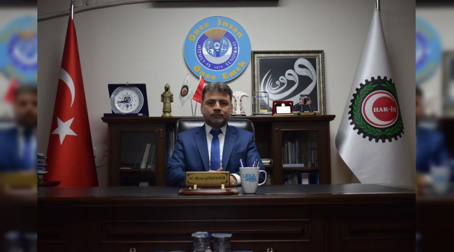 Hak-iş İl başkanı ve Hizmet-iş Şube Başkanı Mehmet Mesut Gökdemir, 15 Temmuz basın açıklaması