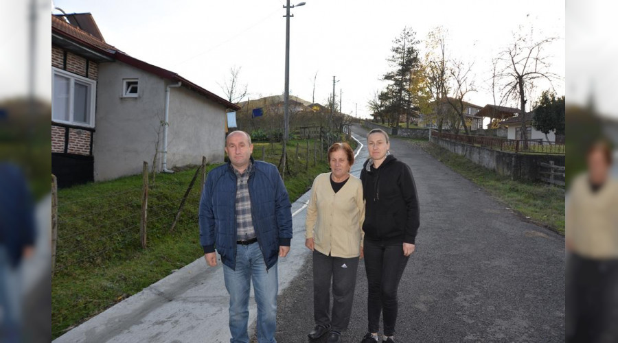 Muhtar ve vatandalardan Babaolu'na hizmet teekkr