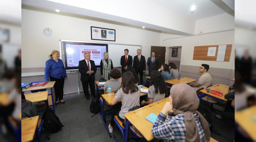 Vali Nayir Bu Hafta Figen Sakall�o�lu Anadolu Lisesinde Temaslarda Bulundu