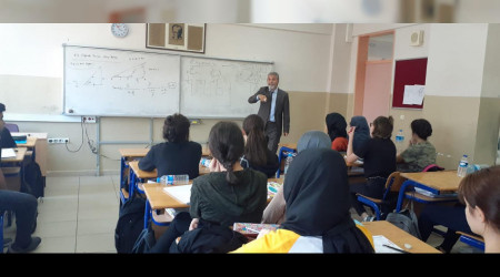Akademisyenler Lise rencileriyle Buluuyor