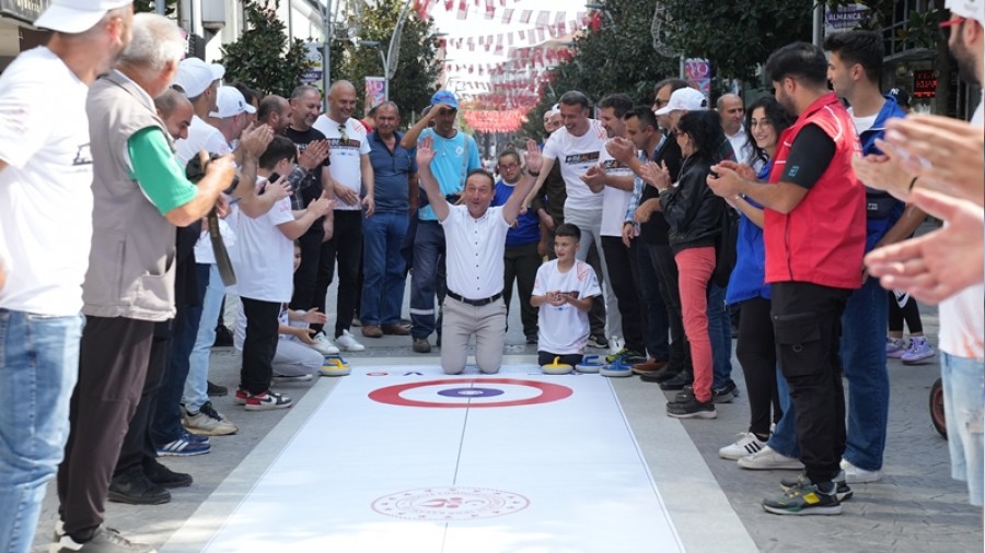 "ARK CADDESNDE YOLU KESP MA YAPTILAR"