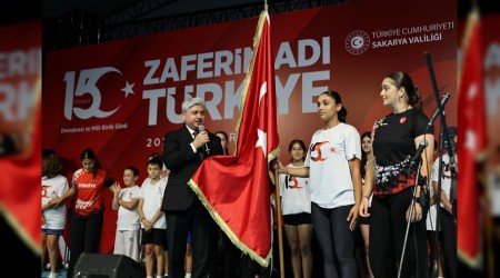 O gece dnya, inananlarn vatan uruna neler yapabileceini izledi