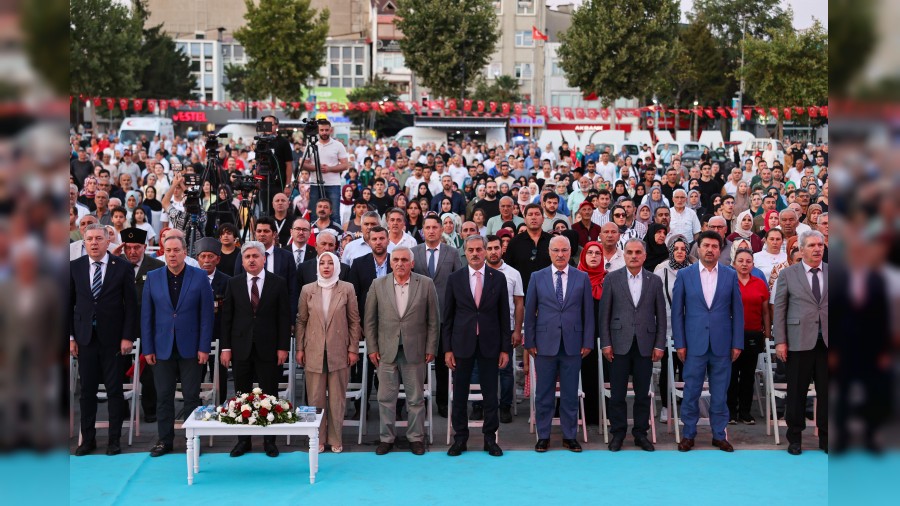 “O gece dünya, inananların vatan uğruna neler yapabileceğini izledi”