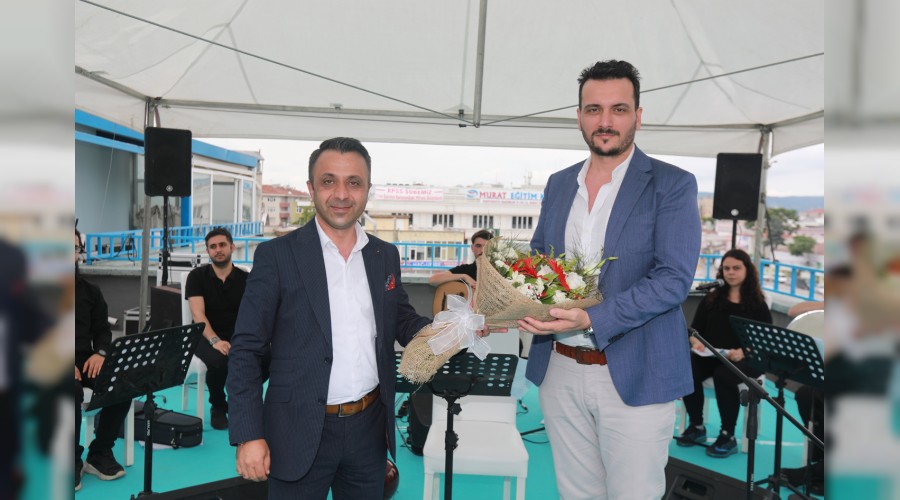 Adapazar Belediyesi'nde Kahramanlk Trkleri