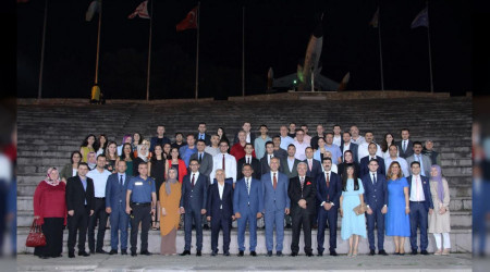 Biz, birlikte byk bir aileyiz