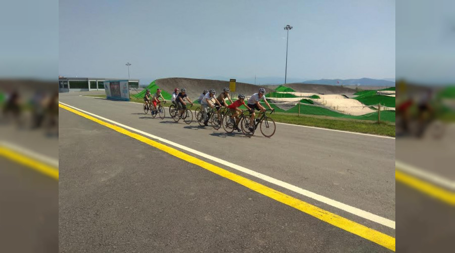 Gen� bisiklet�iler vadide yeti�iyor