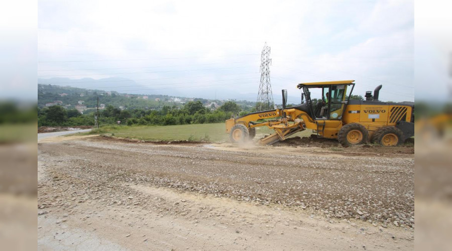KUZULUK MAHALLESNDE YOLLAR BAKIMA ALINIYOR