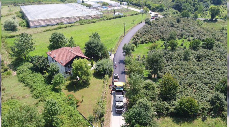 Akyazı ve Karapürçek'te asfalt yenileme çalışmaları başladı