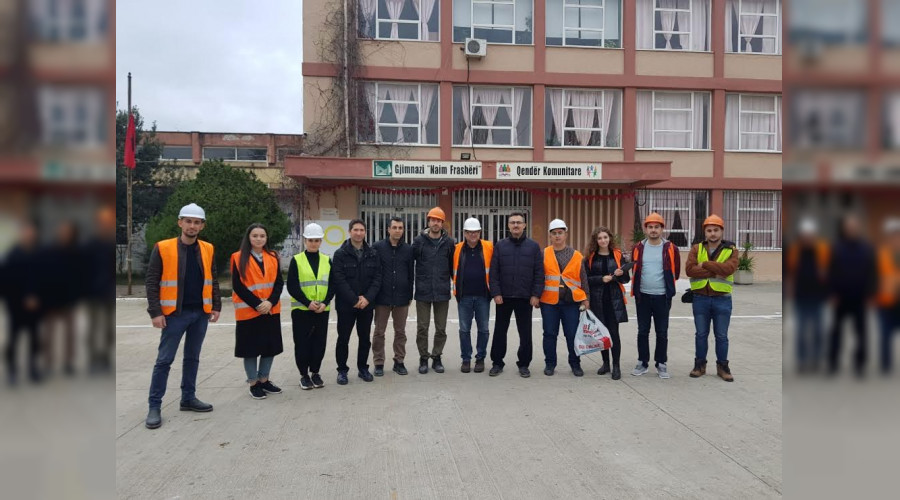 Arnavutluk Depremini ncelediler