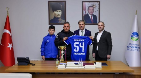 Sakarya U14 Ligi ampiyonu Erenler 54 SK'dan Bakan Alemdar'a ziyaret