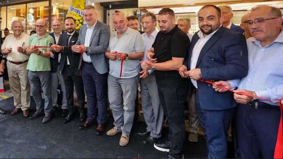 Zerafet Mcevherat ve Prlanta' Dar Sokak'ta ald