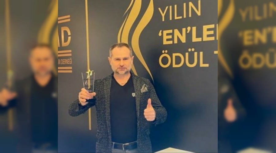 Akif Yener raan Saraynda Yln Enlerinde