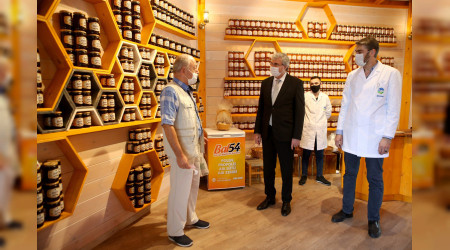 Bal54 ziyaretinin ardından Şemsiyeli Park'ta vatandaşlarla sohbet eden Başkan Ekrem Yüce, 'Normalle