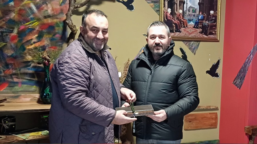 Sakarya'da tesbih sanatna zel dokunu; Fatih nal'dan Levent Candan'a anlaml hediye