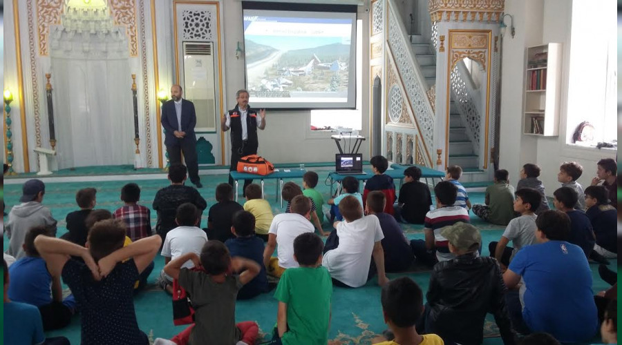 Abdülhamit camiinde deprem ve acil durum eğitimi verildi
