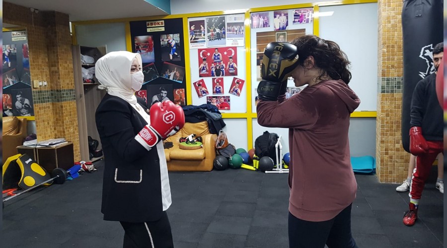 MLLETVEKL ATABEK AMPYONLA BOKS YAPTI