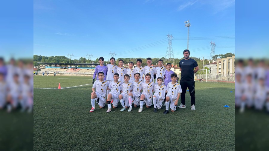 Sakaryaspor U11 (C), ligde puann 4e ykseltti. Serdivanspor adyla sahaya kan minikler berabere kald