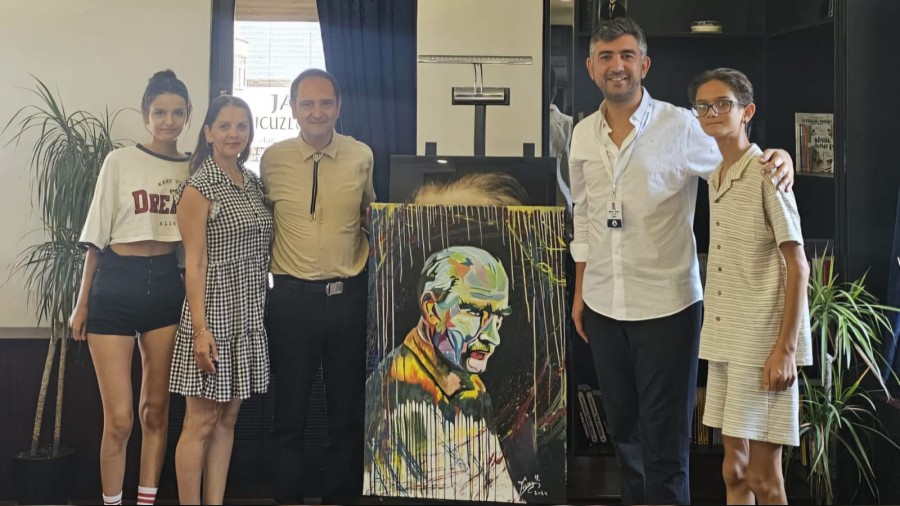 Sapancal ressam Ersoy Ayyldz'dan Belediye Bakan Nihat Arda ahine sanatsal jest