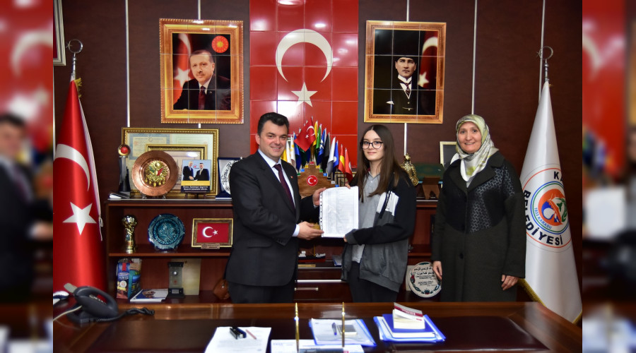 'Bakan Sar'dan, ?Bir Kitapta Sizden Olsun' Kampanyasna Destek'
