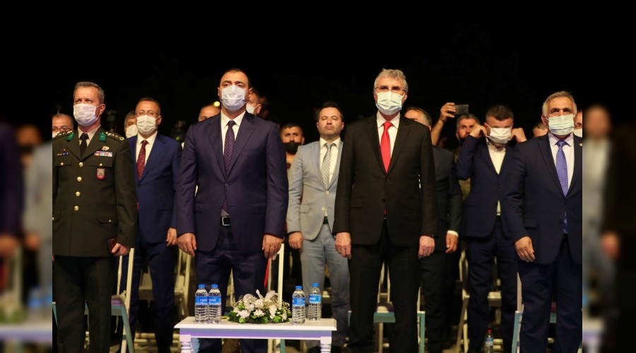 Sakarya halkı Demokrasi Meydanı’nda 15 Temmuz’u andı