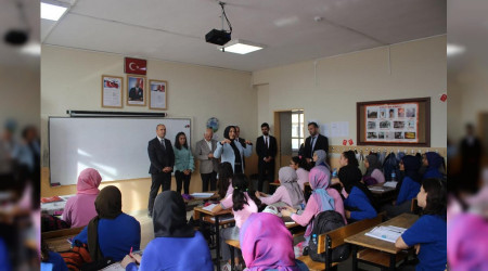 Okul Ziyaretinde rencilerden Durmu'a Sevgi Seli