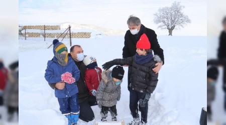 Vali Kaldrm ve Bakan Alemdar ocuklarla Kartopu Oynad