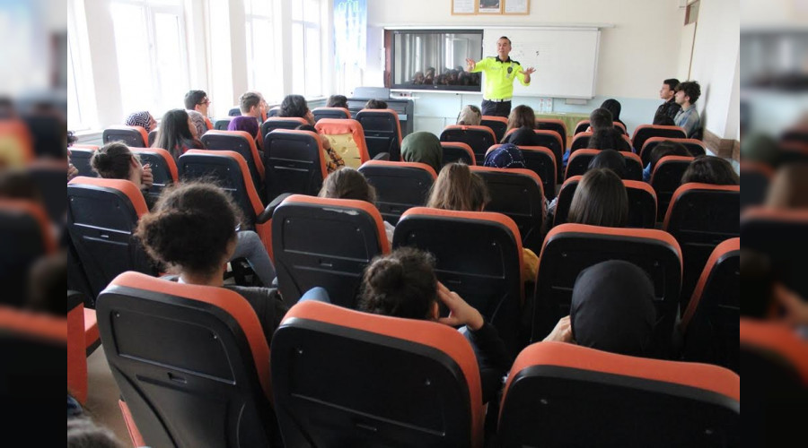 Cemil Meriç Sosyal Bilimler Lisesinde Trafik Eğitimi