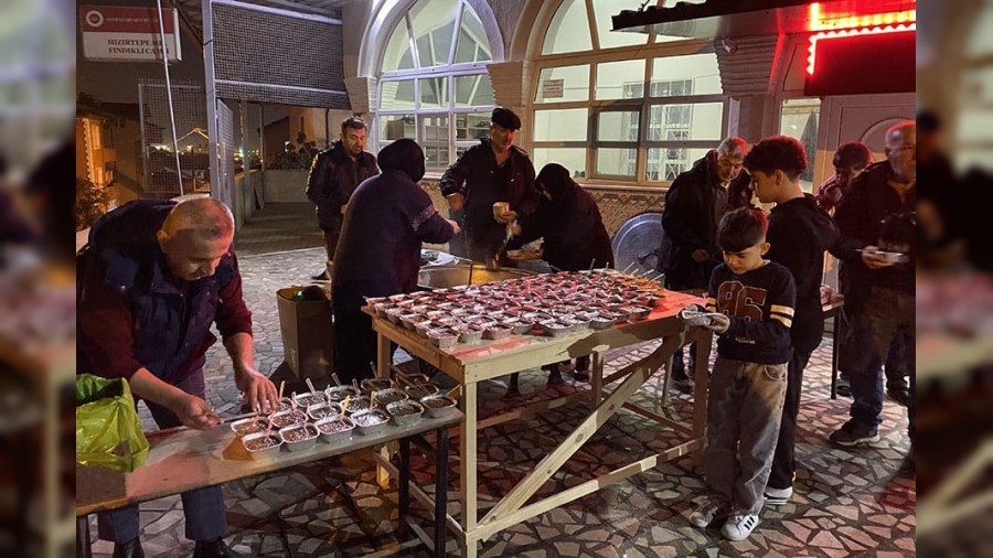 Gnl Elileri Derneinden Mira Kandilinde aure ikram