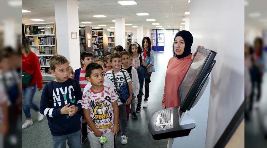 Minik maceracılar kütüphanede buluştu