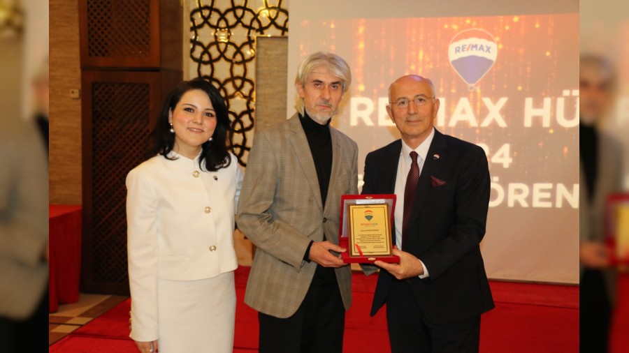 REMAX-Hrden Bayri ve Candana Teekkr Plaketi