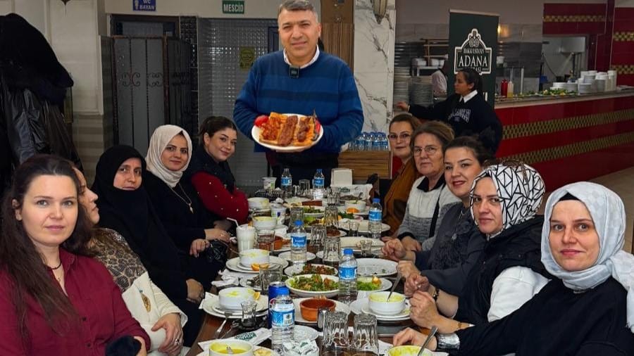 Adanaya gitmeye gerek yok; Hakk Ustann Sofras 20. ylnda Sakaryada Lezzet leni sunuyor