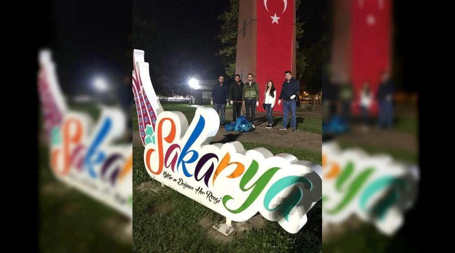 Y Genlik Kent Park'ta temizlik yapt