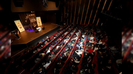 OKM'de T�rk�lerle Duygu Dolu Bir Gece