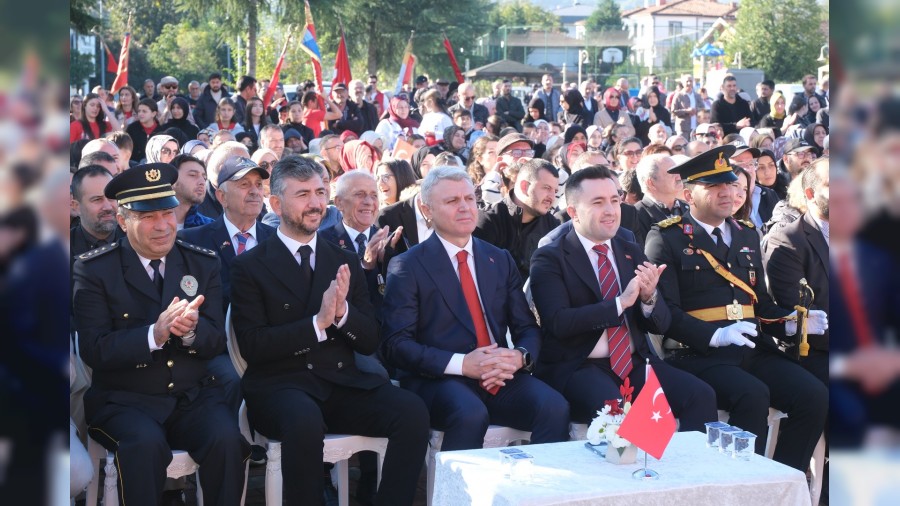 Sapanca’da Cumhuriyetin 102. Yılı Büyük Bir Coşkuyla Kutlandı