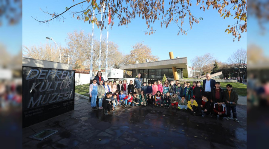 Deprem M�zesi'nde Afet E�itimi Ald�lar