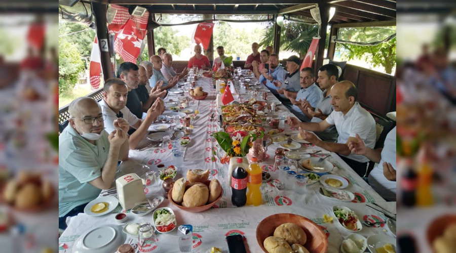 Sakarya Samsunlular Dernei  nsanlar ile Zirve'de bulutu