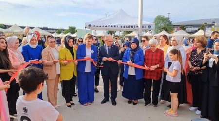 Sakaryada kurulan bayram pazarnn aln Vali Karadeniz yapt