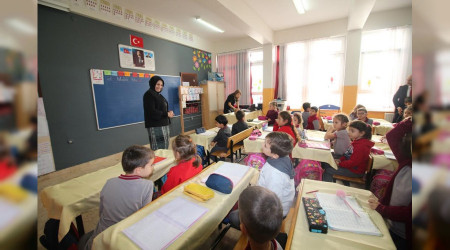 Fazilet Durmu minik rencilerle ark syledi