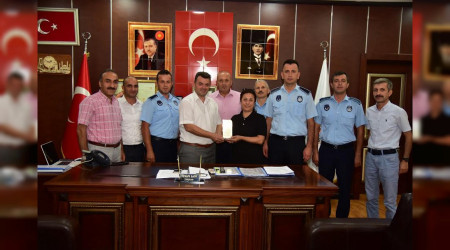 Emekli Olan Zabta Personeline Plaket