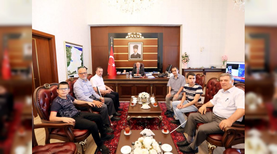 Anadolu Engelliler Dernek Ynetimi ve rencilerden Vali Nayir'e Ziyaret