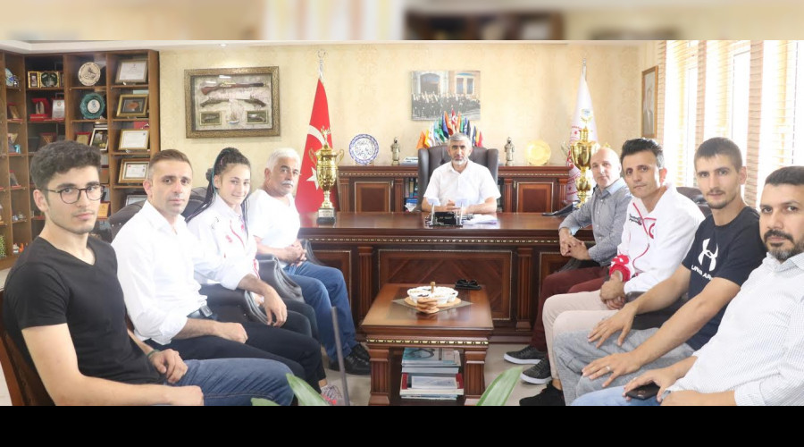Genlik ve Spor l Mdr Arif zsoy,  Avrupa ampiyonunu Arlad