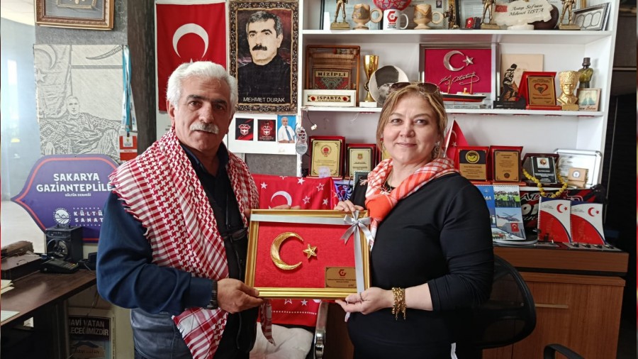 Nilfer Pekdemire anlaml tebrik; Mehmet Duraktan vefa ve destek