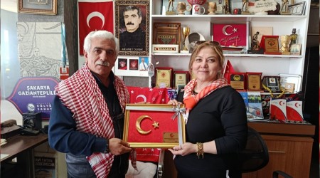 Nilfer Pekdemire anlaml tebrik; Mehmet Duraktan vefa ve destek