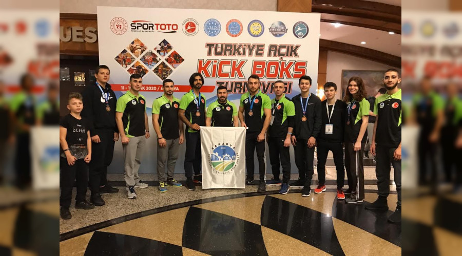 Kick Boks'ta Bykehirli sporcular krsde