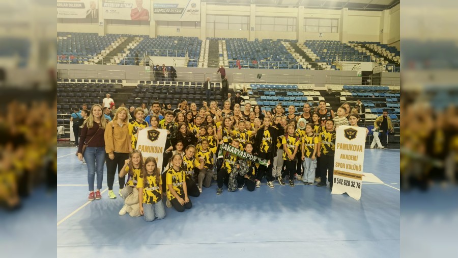 Kızlar Paşalar Gibi! Sakarya Voleybol Fırtınası Dinmiyor