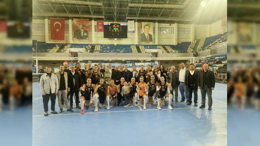 Kızlar Paşalar Gibi! Sakarya Voleybol Fırtınası Dinmiyor
