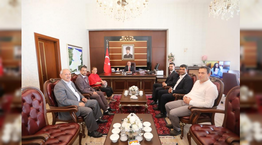 �al��malar�na devam eden �Y� Parti'den Vali Nay�r'a ziyaret