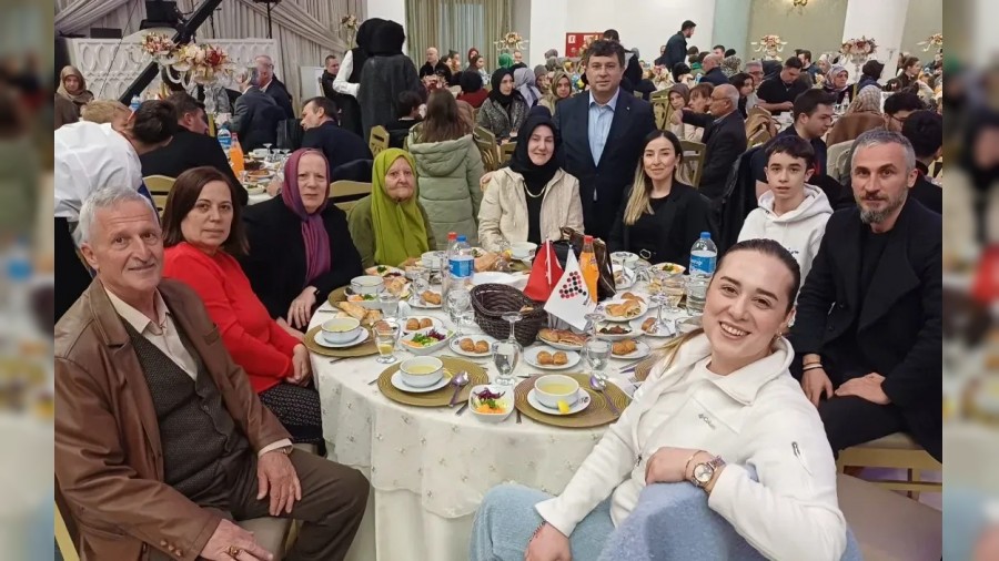 YEYDER, geleneksel iftar programnda hayrseverleri ve yetim aileleri bir araya getirdi