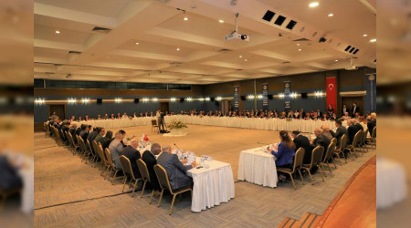 Meslee yeni balam meslektalarmzn elinden tutmalyz