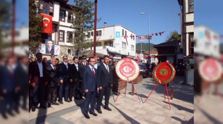 TARAKLI'DA 29 EKİM CUMHURİYET BAYRAMI ÇELENK SUNMA TÖRENİ: